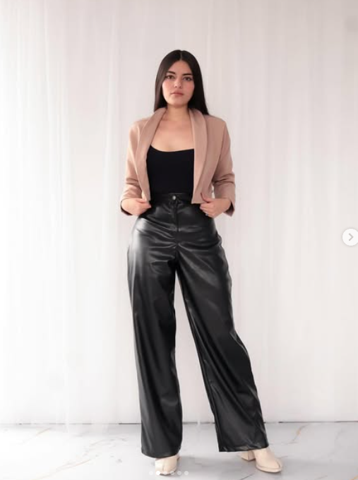WIDE LEG EN CUERO + BODY MOLDEADOR + BLAZER