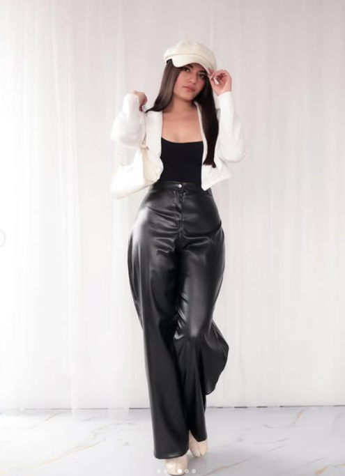 WIDE LEG EN CUERO + BODY MOLDEADOR + BLAZER