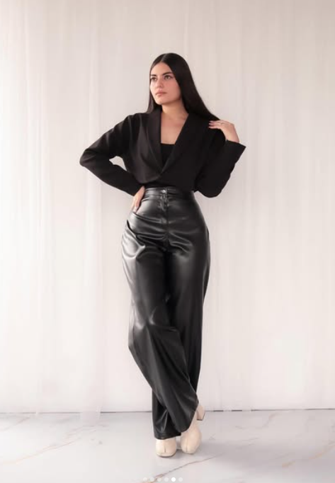 WIDE LEG EN CUERO + BODY MOLDEADOR + BLAZER