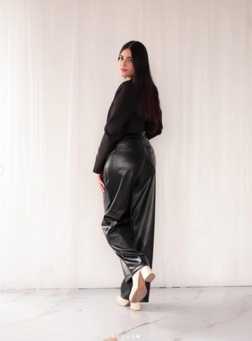 WIDE LEG EN CUERO + BODY MOLDEADOR + BLAZER